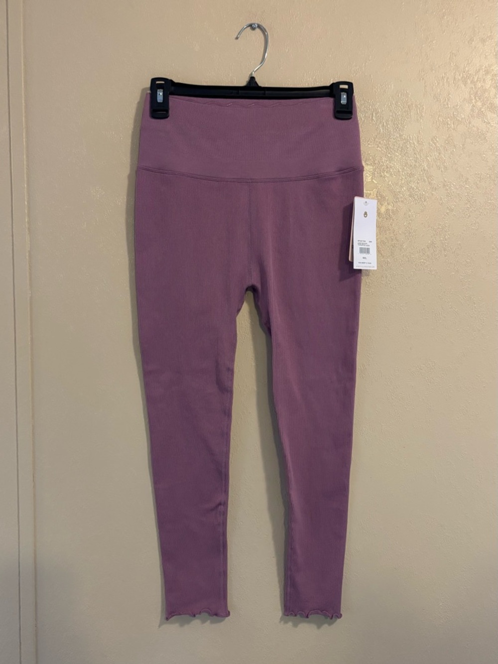 NWT Spiritual Gangster Women's Love Sculpt 7/8 Ruffle Leggings sz M/L